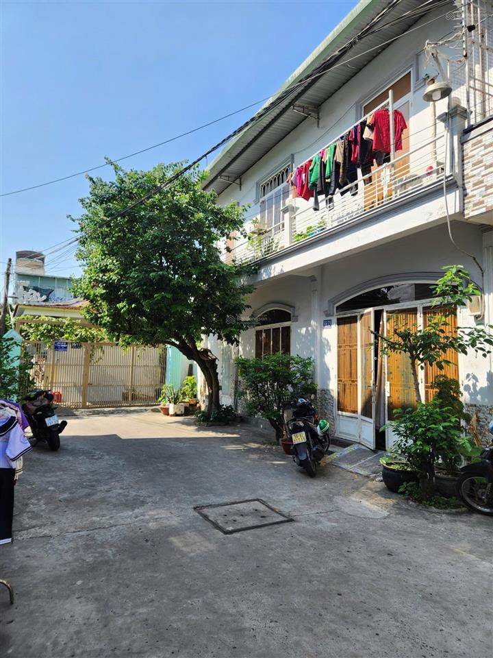 Siêu phẩm ngang 11m hẻm xe hơi 6m gần aeon tân phú. nhà 2 tầng ban công rộng thoáng. giá chỉ 5.35tỷ
