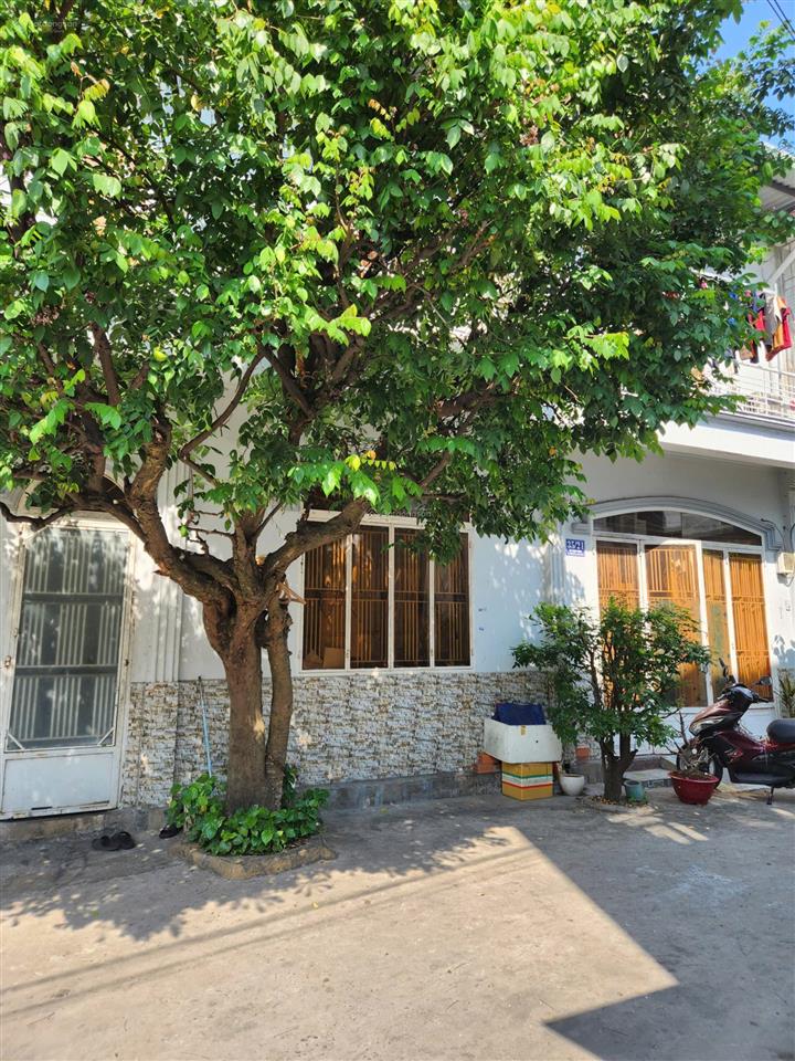Siêu phẩm ngang 11m hẻm xe hơi 6m gần aeon tân phú. nhà 2 tầng ban công rộng thoáng. giá chỉ 5.35tỷ