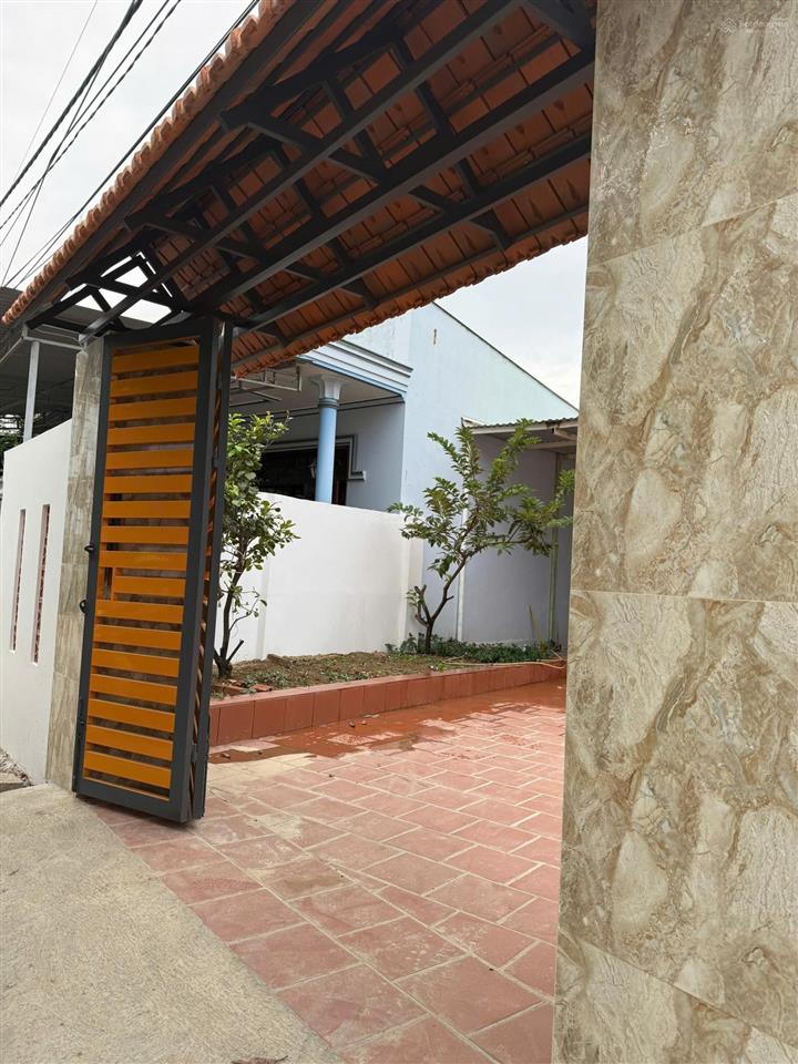Bán nhà giảm 300tr  3 tầng dt 230m2  ngang 10m  3pn  ôtô 7m  gần biển  nha trang  chỉ 5tỷ1