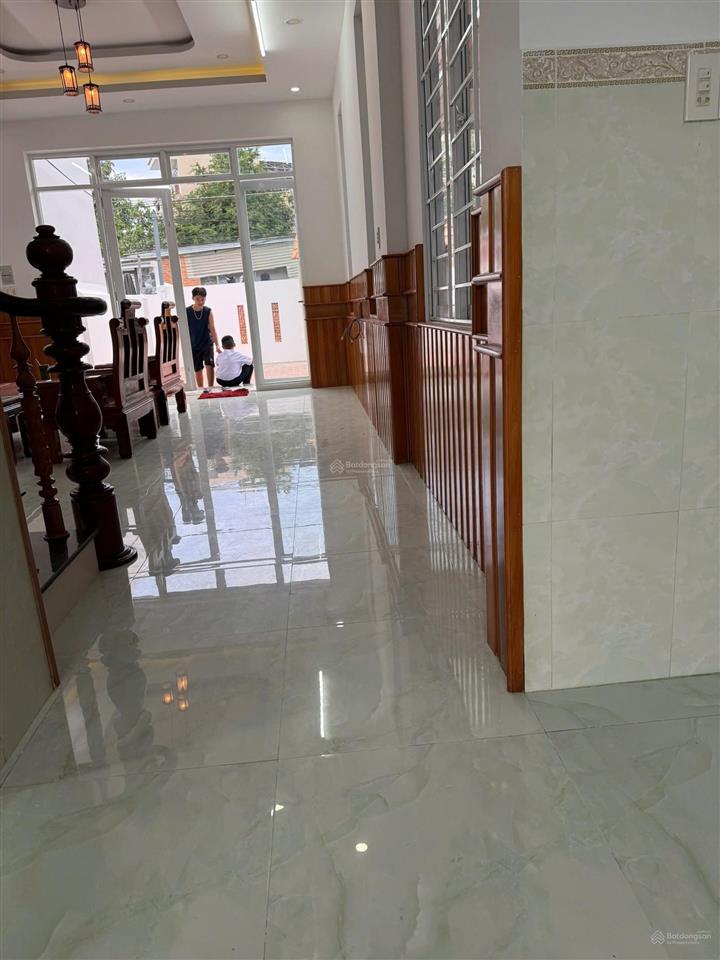 Bán nhà giảm 300tr  3 tầng dt 230m2  ngang 10m  3pn  ôtô 7m  gần biển  nha trang  chỉ 5tỷ1
