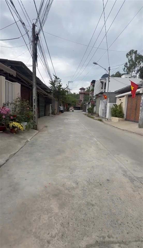 Bán nhà giảm 300tr  3 tầng dt 230m2  ngang 10m  3pn  ôtô 7m  gần biển  nha trang  chỉ 5tỷ1