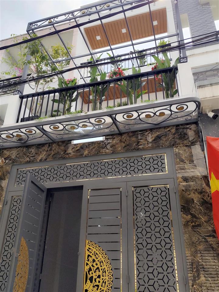 3 tỷ giảm nhanh còn 2 tỷ 750. nhà 63m2 gần vòng xoay phạm văn đồng, xây 1 trệt 2 lầu. hẻm 6m,sổ sẵn