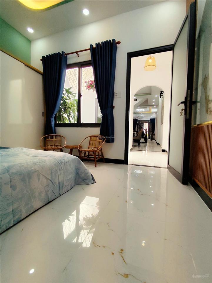 3 tỷ giảm nhanh còn 2 tỷ 750. nhà 63m2 gần vòng xoay phạm văn đồng, xây 1 trệt 2 lầu. hẻm 6m,sổ sẵn