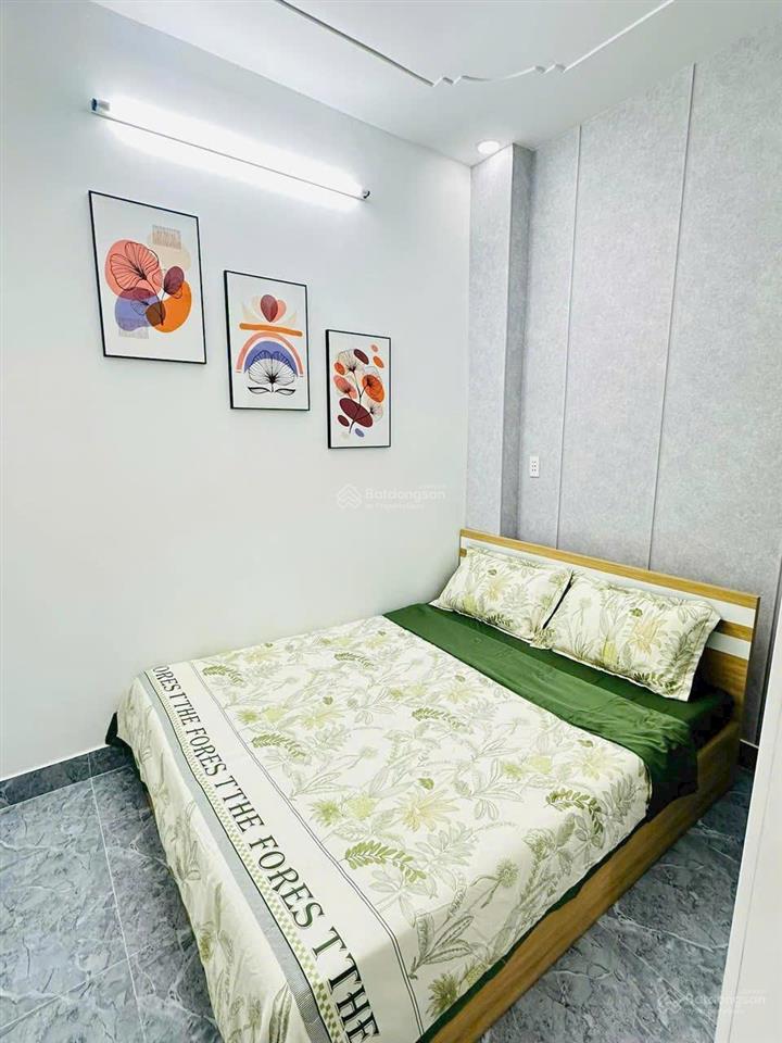 Nhà đẹp xinh chưa tới 4 tỷ. căn 70m2 xuân thủy  1 trệt 1 lầu. gần ga metro, hẻm oto. sổ hồng riêng