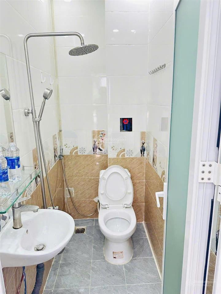 Nhà đẹp xinh chưa tới 4 tỷ. căn 70m2 xuân thủy  1 trệt 1 lầu. gần ga metro, hẻm oto. sổ hồng riêng