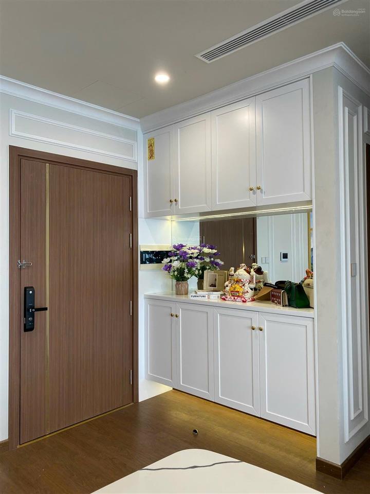 Chính chủ cần bán căn hộ 3n 115m2 tầng 25 view hồ full nội thất cao cấp