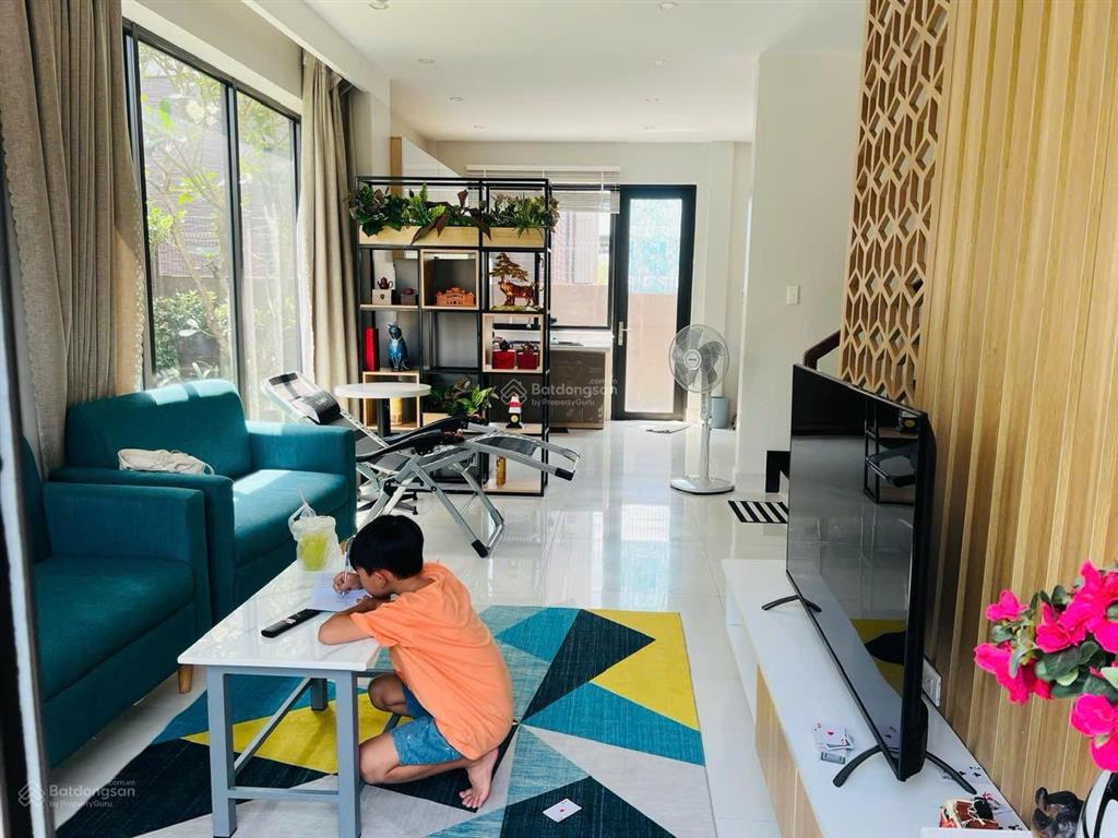 Cho thuê nhà phố vườn 1 trệt 1 lầu kđt waterpoint
3 phòng ngủ giá 13tr/ tháng