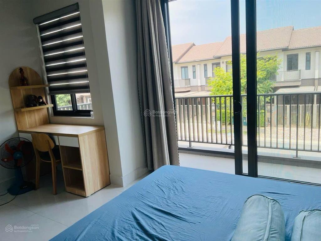 Cho thuê nhà phố vườn 1 trệt 1 lầu kđt waterpoint
3 phòng ngủ giá 13tr/ tháng