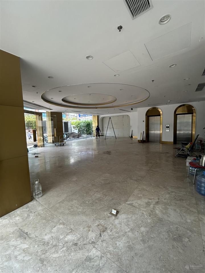 Cho thuê nhà mặt tiền địa chỉ số 79a đừờng 3/2, 139 triệu, 1500m2 sử dụng ngay gần lê hồng phong.