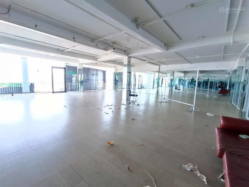 Cho thuê toà nhà văn phòng tại 1012 kỳ đồng, 190 triệu, 1800m2,ngay gần bà huyện thanh quan giá rẻ