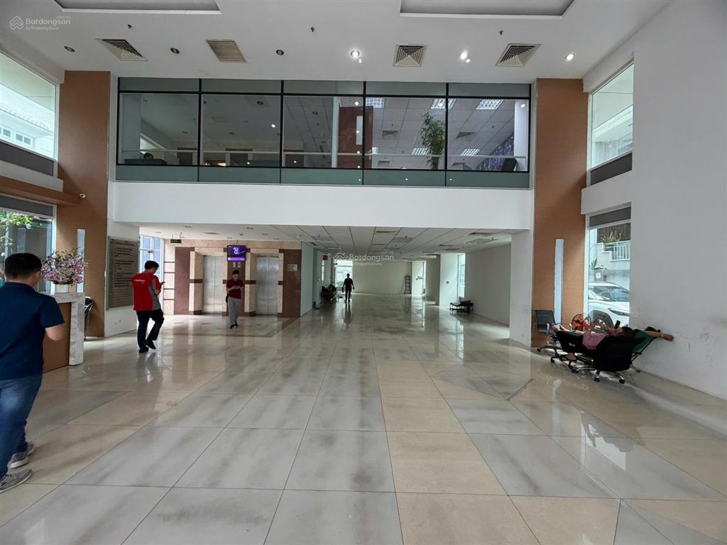 Cho thuê toà nhà văn phòng mặt tiền đường lê hồng phong q10 ngay trung tâm giáp sư vạn hạnh giá rẻ