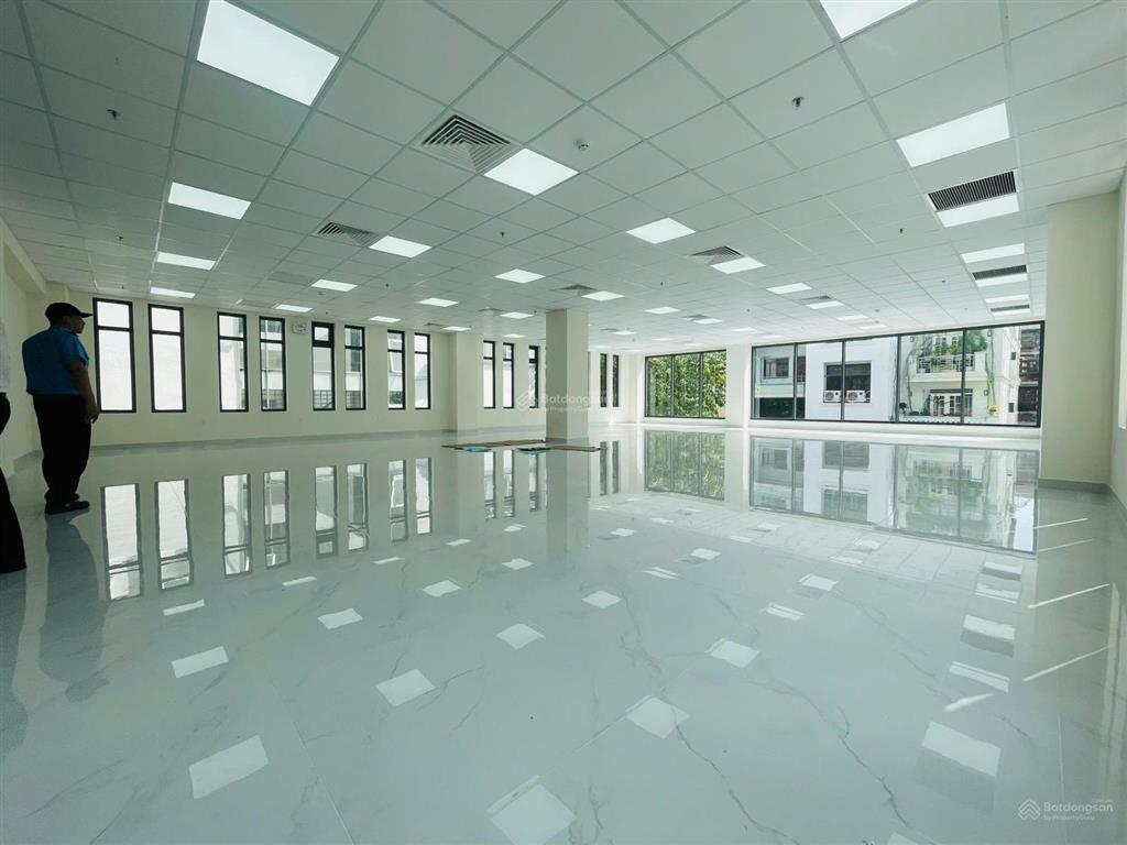 Cho thuê tòa nhà văn phòng mới xây mặt tiền đường sư vạn hạnh q10 ngay trung tâm vạn hạnh mall