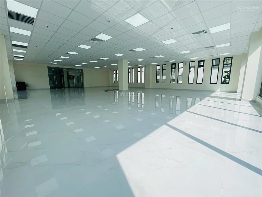 Cho thuê tòa nhà văn phòng mới xây mặt tiền đường sư vạn hạnh q10 ngay trung tâm vạn hạnh mall