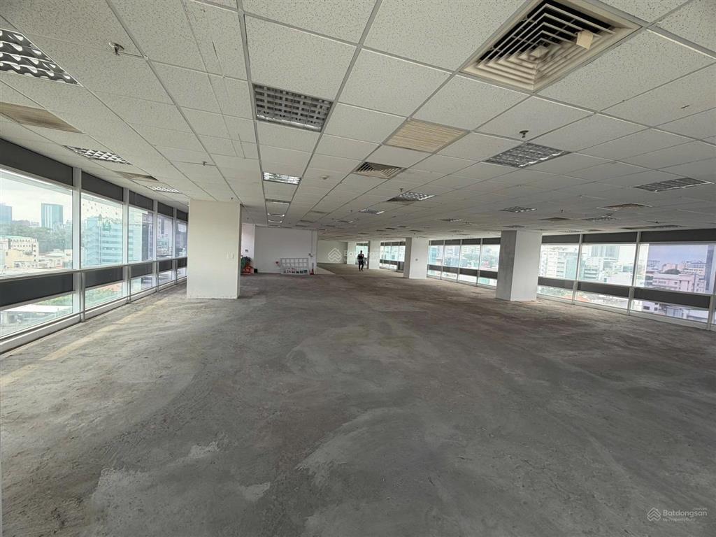 Cho thuê nhà góc 565a sư vạn hạnh, 190 triệu, 1600 m2, ngang 12m dài 25m, 1 hầm 8 lầu sân thượng.