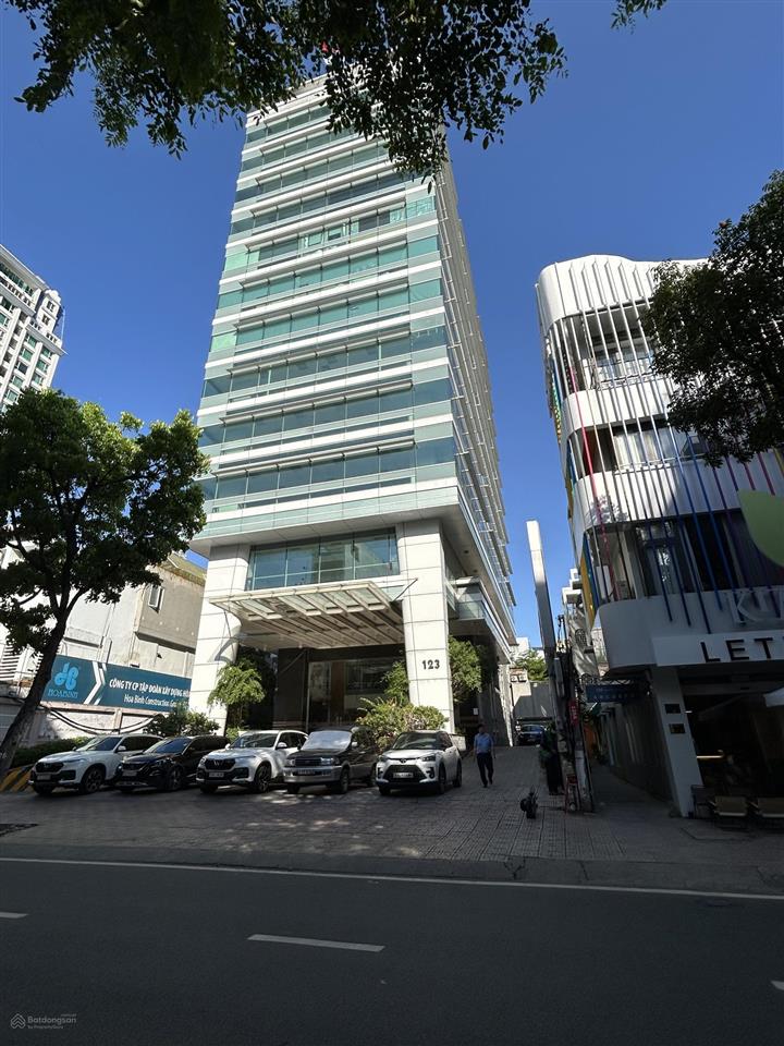 Cho thuê nhà góc 565a sư vạn hạnh, 190 triệu, 1600 m2, ngang 12m dài 25m, 1 hầm 8 lầu sân thượng.