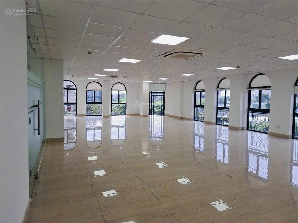 Cho thuê toà nhà nguyên căn góc hai mặt tiền ngay gần nguyễn thái bình q1 sát bên hàm nghi giá rẻ