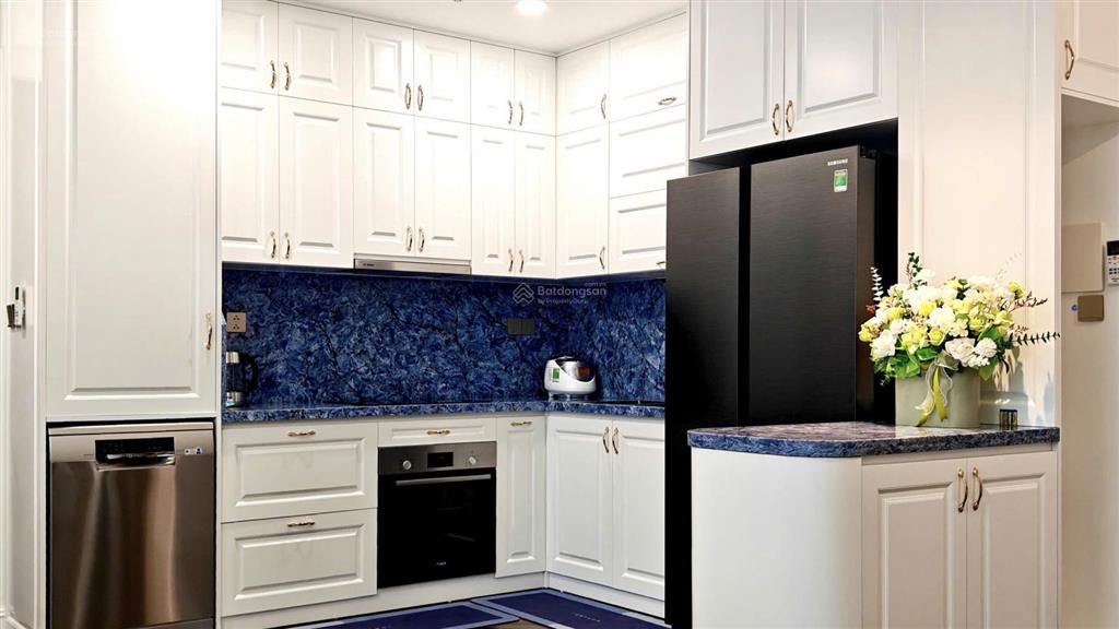 Siêu phẩm 1pn dt rộng 75m2 (thiết kế lại từ 2pn)  full nội thất mới 100%  tại lumiere riverside