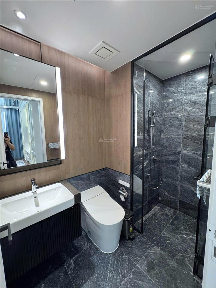 Siêu phẩm 1pn dt rộng 75m2 (thiết kế lại từ 2pn)  full nội thất mới 100%  tại lumiere riverside