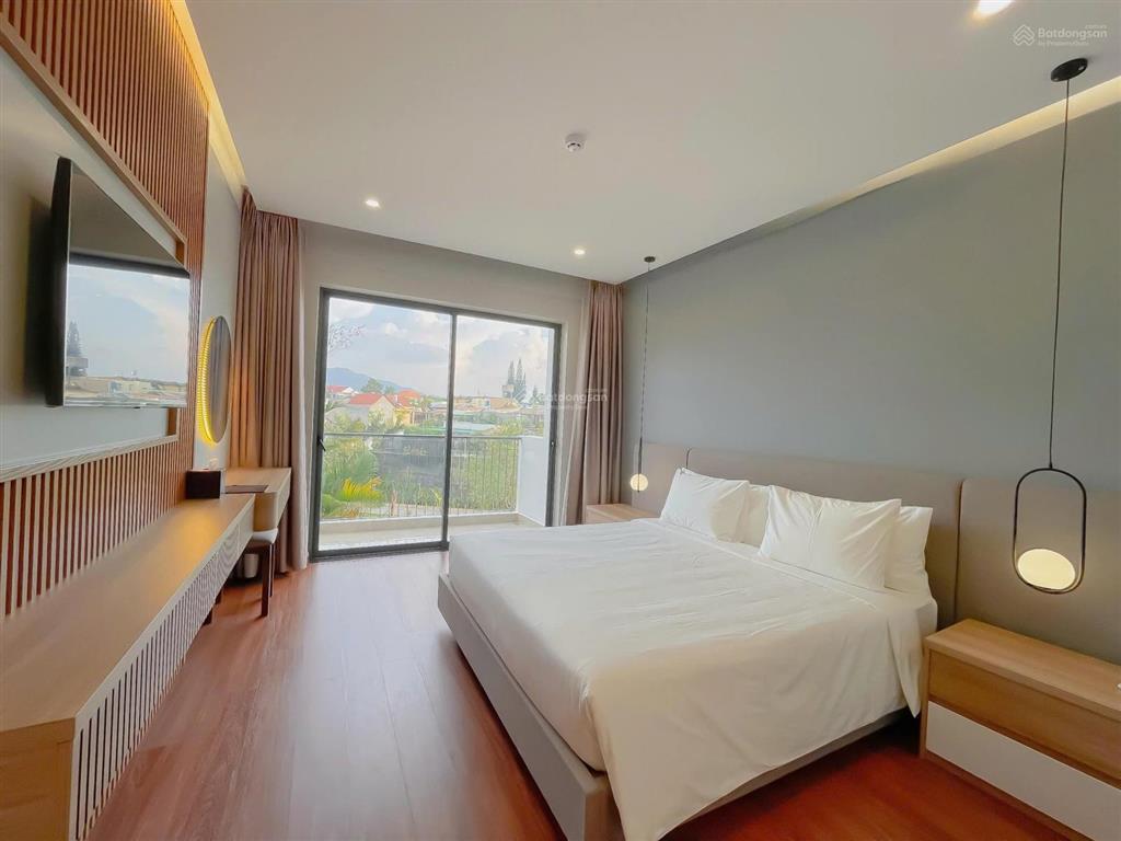 Góc 2 mt cách mạng tháng 8, q. tân bình  toà nhà chdv hđt 335tr/tháng  dt 25m x 21m  giá 75 tỷ