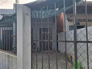 Cầu xây 2 . 4ty250 cho 86m . nhà nở hậu . phong thủy tốt . bề ngang 6m .