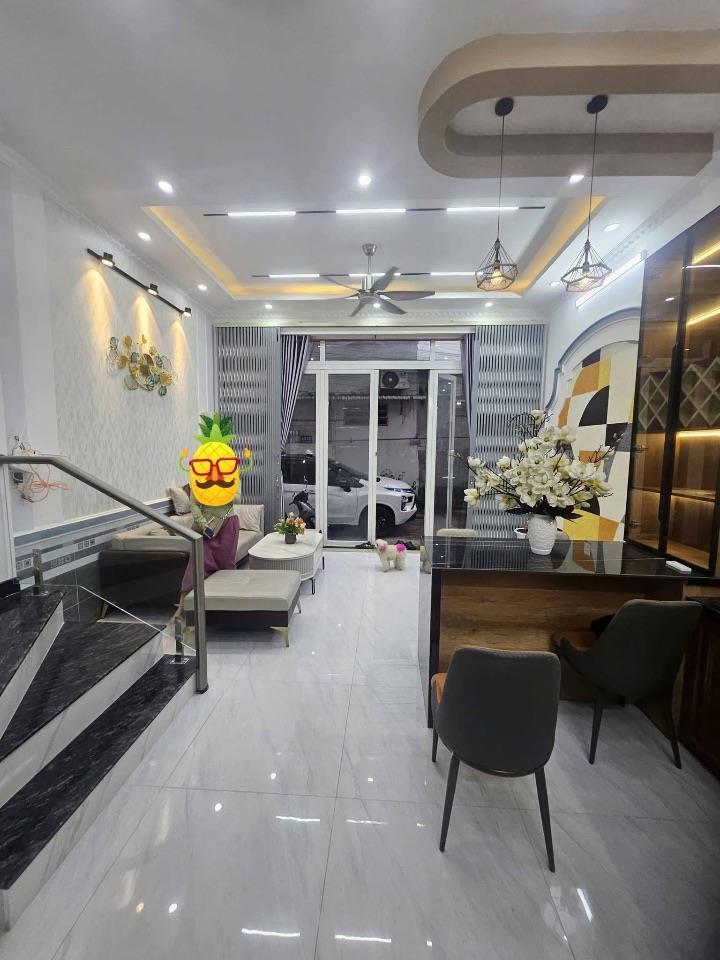 BÁN NHÀ 2Lầu đúc, MỚI ĐẸP - VỊ TRÍ ĐẸP - HOÀN CÔNG. (Trục chính Hẻm, xe 7 chổ tới nhà)