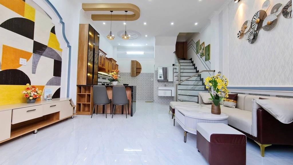 BÁN NHÀ 2Lầu đúc, MỚI ĐẸP - VỊ TRÍ ĐẸP - HOÀN CÔNG. (Trục chính Hẻm, xe 7 chổ tới nhà)