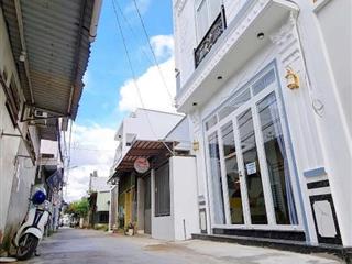 BÁN NHÀ 2Lầu đúc, MỚI ĐẸP - VỊ TRÍ ĐẸP - HOÀN CÔNG. (Trục chính Hẻm, xe 7 chổ tới nhà)