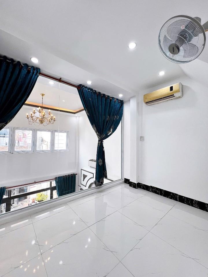 BÁN NHÀ 1trệt 1lửng 1lầu - NHÀ ĐẸP - NHÀ NHỎ XINH XẮN (Hẻm 90 Hùng Vương)