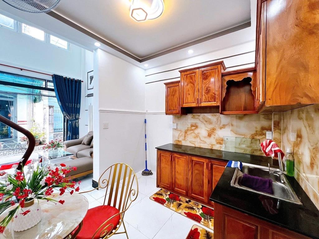 BÁN NHÀ 1trệt 1lửng 1lầu - NHÀ ĐẸP - NHÀ NHỎ XINH XẮN (Hẻm 90 Hùng Vương)