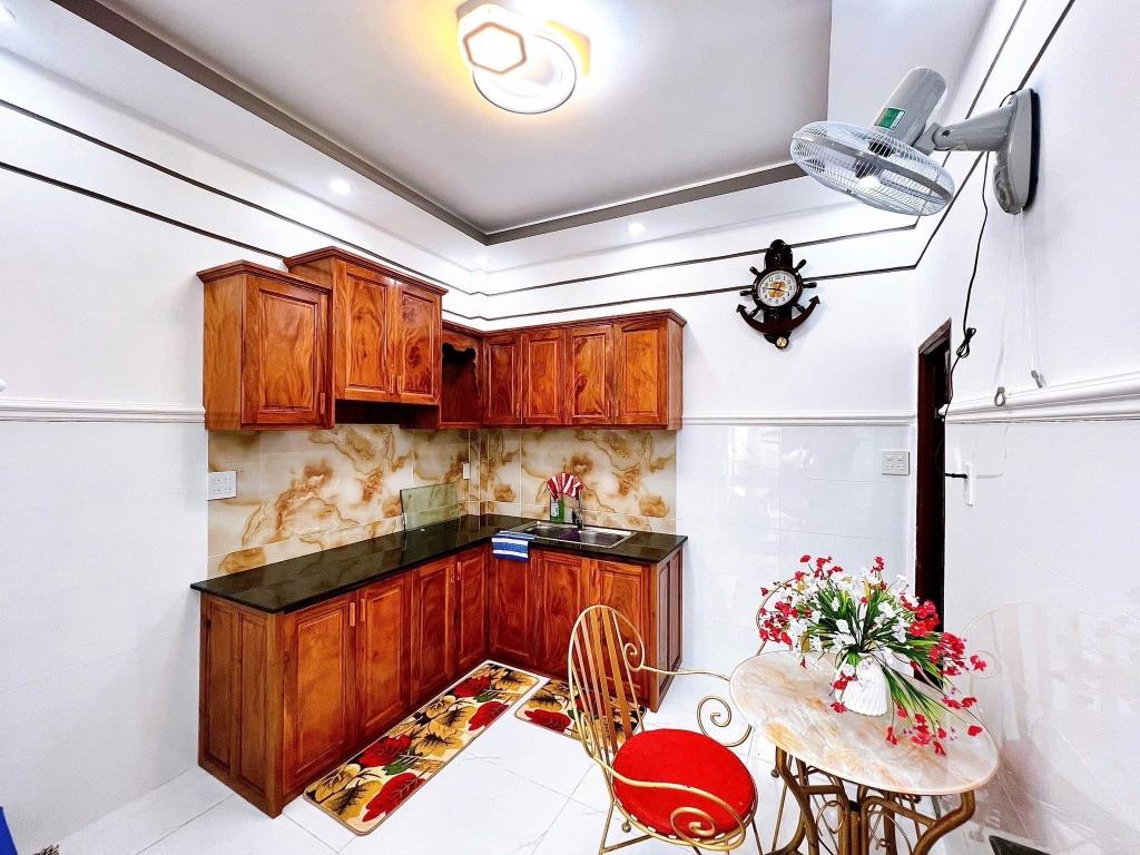 BÁN NHÀ 1trệt 1lửng 1lầu - NHÀ ĐẸP - NHÀ NHỎ XINH XẮN (Hẻm 90 Hùng Vương)