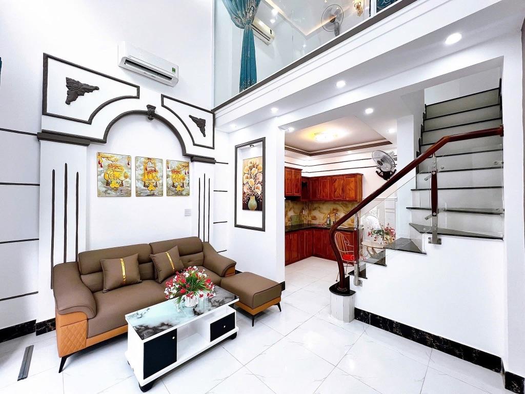 BÁN NHÀ 1trệt 1lửng 1lầu - NHÀ ĐẸP - NHÀ NHỎ XINH XẮN (Hẻm 90 Hùng Vương)