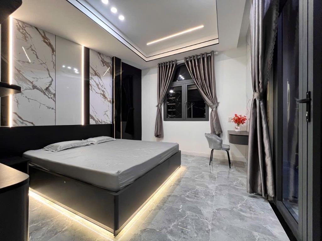 Bán Nhà 1T1L, Góc 2 Mặt Tiền - Full Nội Thất. Xây Mới 100%, Xe Hơi Tới Nhà