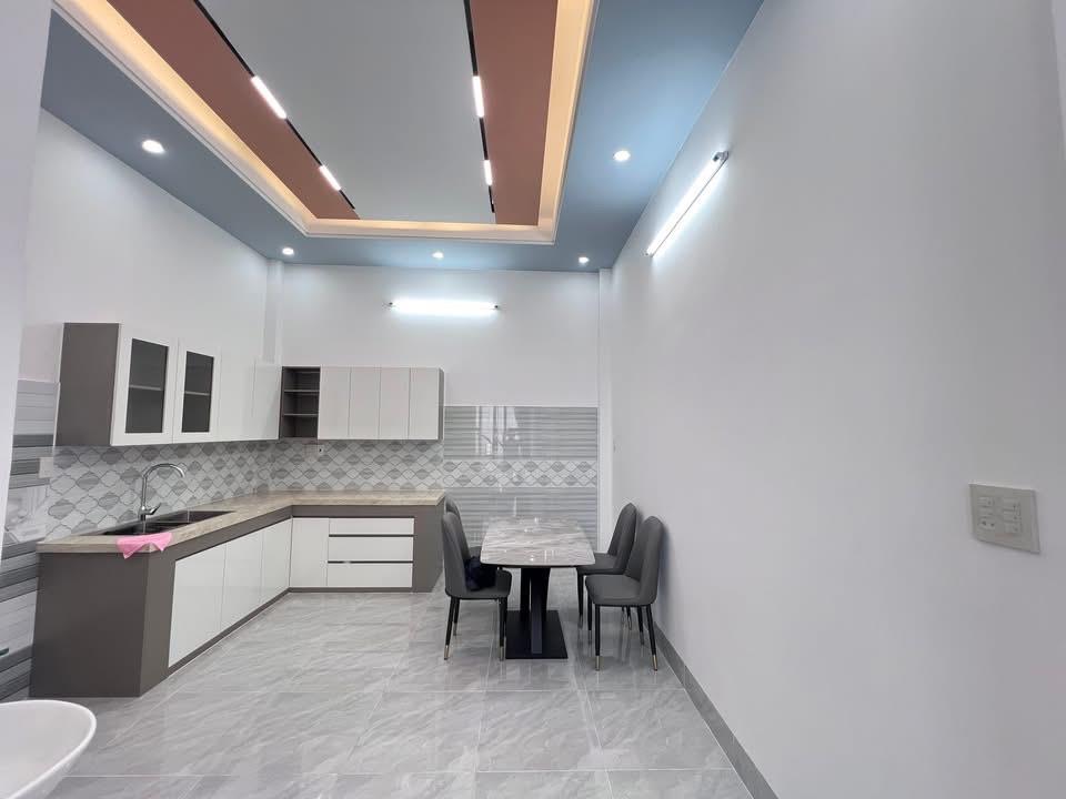 BÁN NHÀ 1T1L đúc mới -  KẾ ĐHCT - ĐHYD - BV Đa Khoa. Hẻm 11 N.V.Linh (cặp BV Đa khoa)