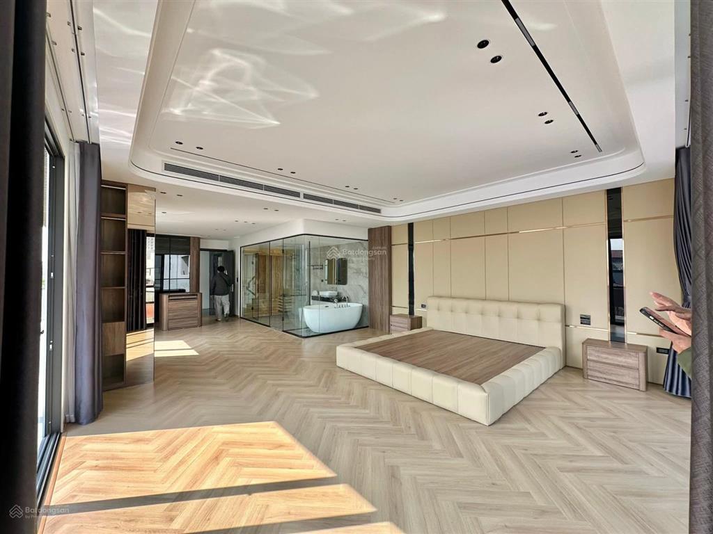 Nguyễn sơn đường ô tô tránh vỉa hè 140m2 xây bảy tầng thang máy lô góc có bể bơi + sân pickleball
