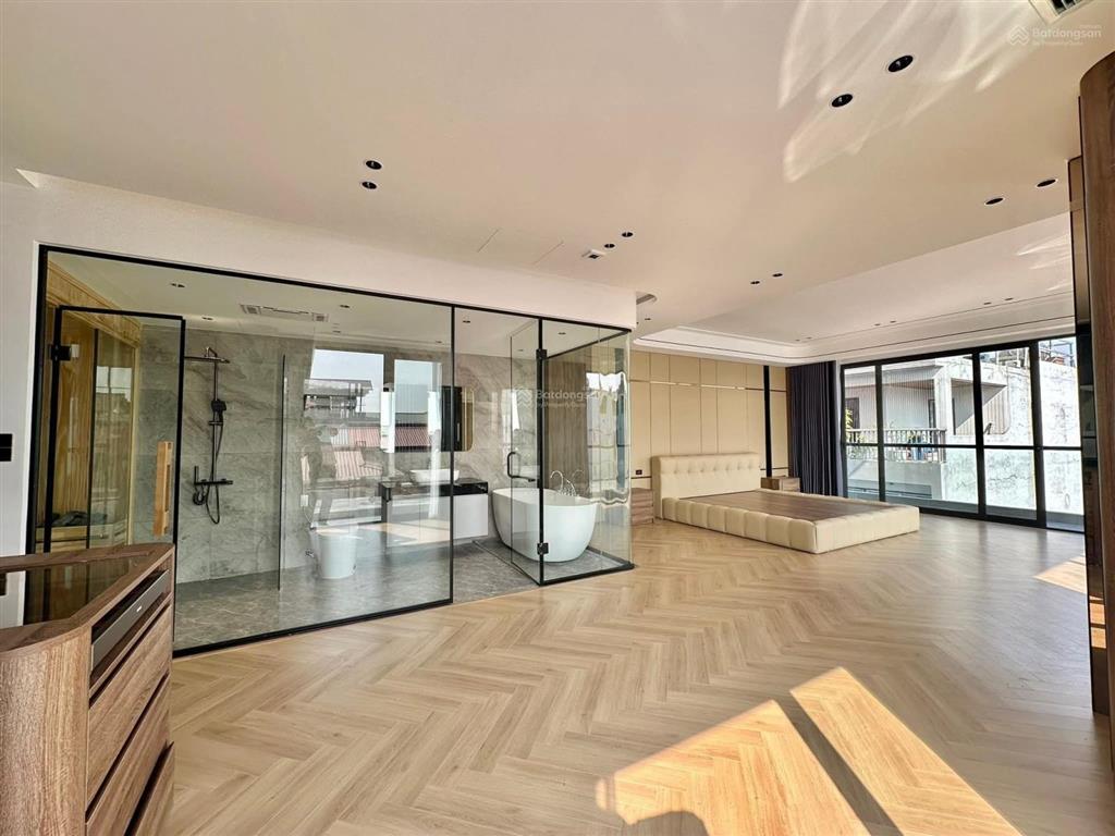 Nguyễn sơn đường ô tô tránh vỉa hè 140m2 xây bảy tầng thang máy lô góc có bể bơi + sân pickleball