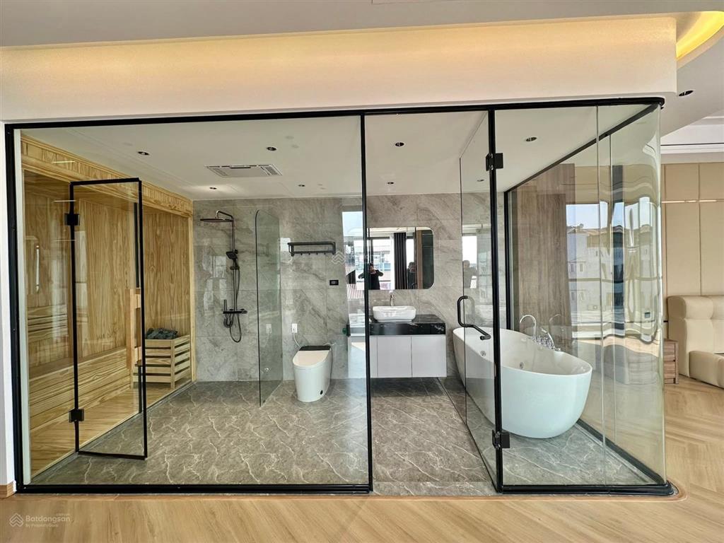 Nguyễn sơn đường ô tô tránh vỉa hè 140m2 xây bảy tầng thang máy lô góc có bể bơi + sân pickleball