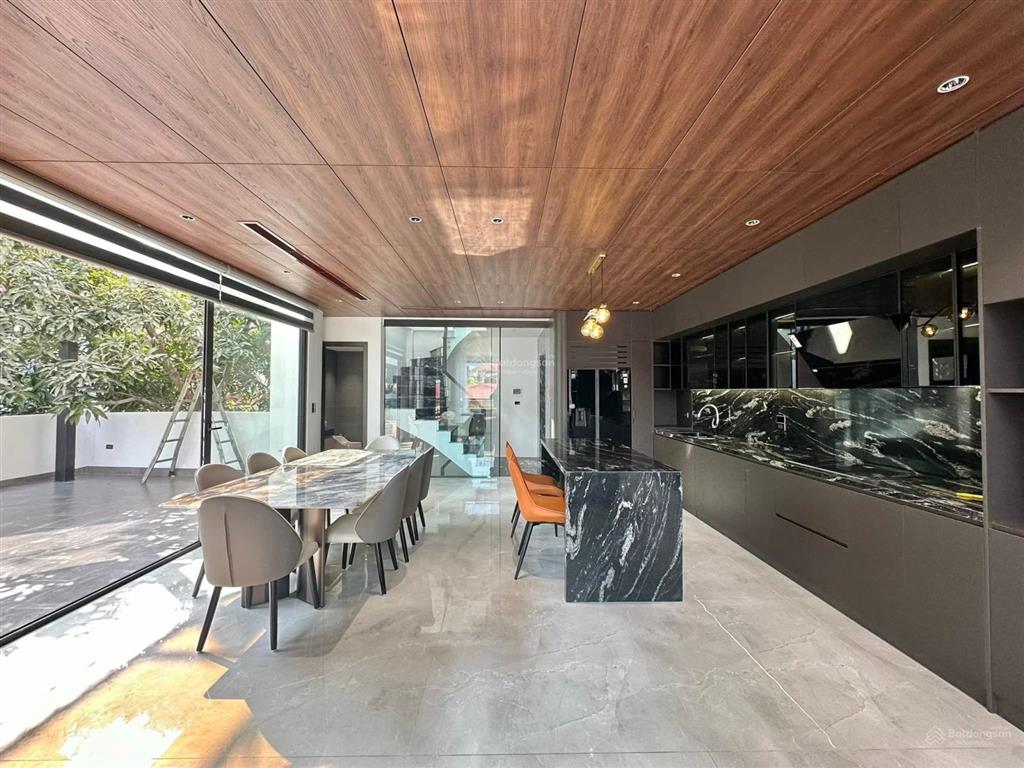 Nguyễn sơn đường ô tô tránh vỉa hè 140m2 xây bảy tầng thang máy lô góc có bể bơi + sân pickleball