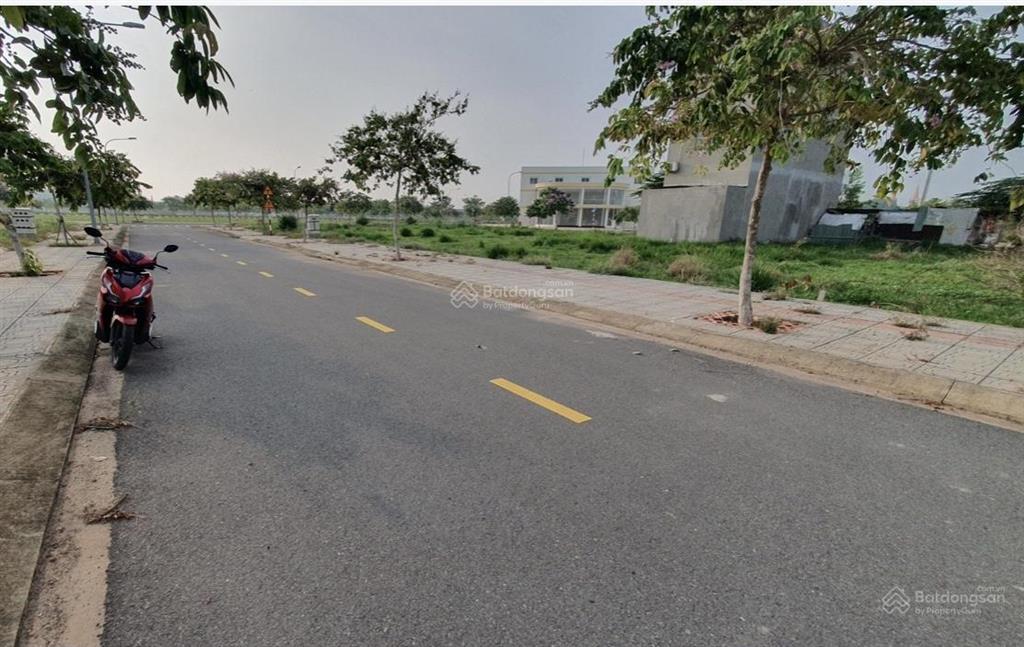 Đất nền xã đồi 61, 100m2, giá 3tỷ750