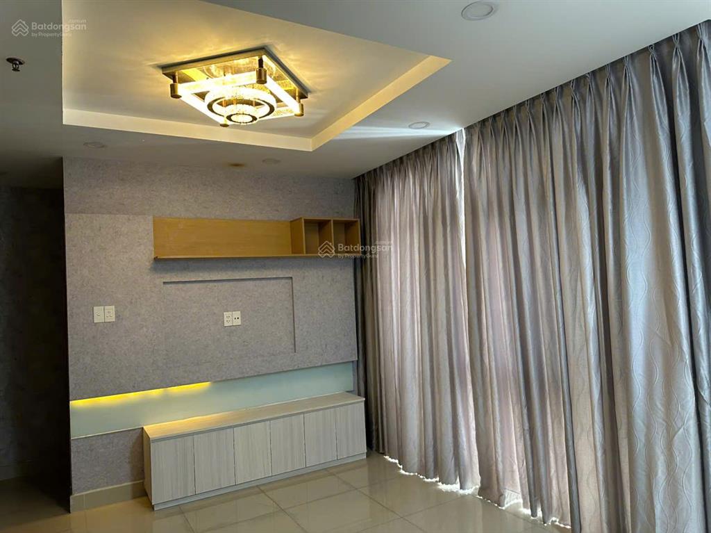 Cần bán ch lữ gia plaza dt 100m2, 3pn, 2wc, có bancon, căn góc, sh chính chủ. giá bán 6 tỷ còn tl