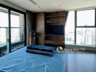 Cho thuê căn góc sunshine center 4 phòng ngủ, 158m2, 3 mặt view đẹp.  0916 023 ***