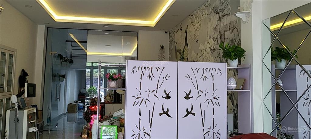 Chính chủ bán (miễn mg/qc), nhà mặt tiền đối diện pickleball, dòng tiền sẵn, thích hợp kinh doanh.