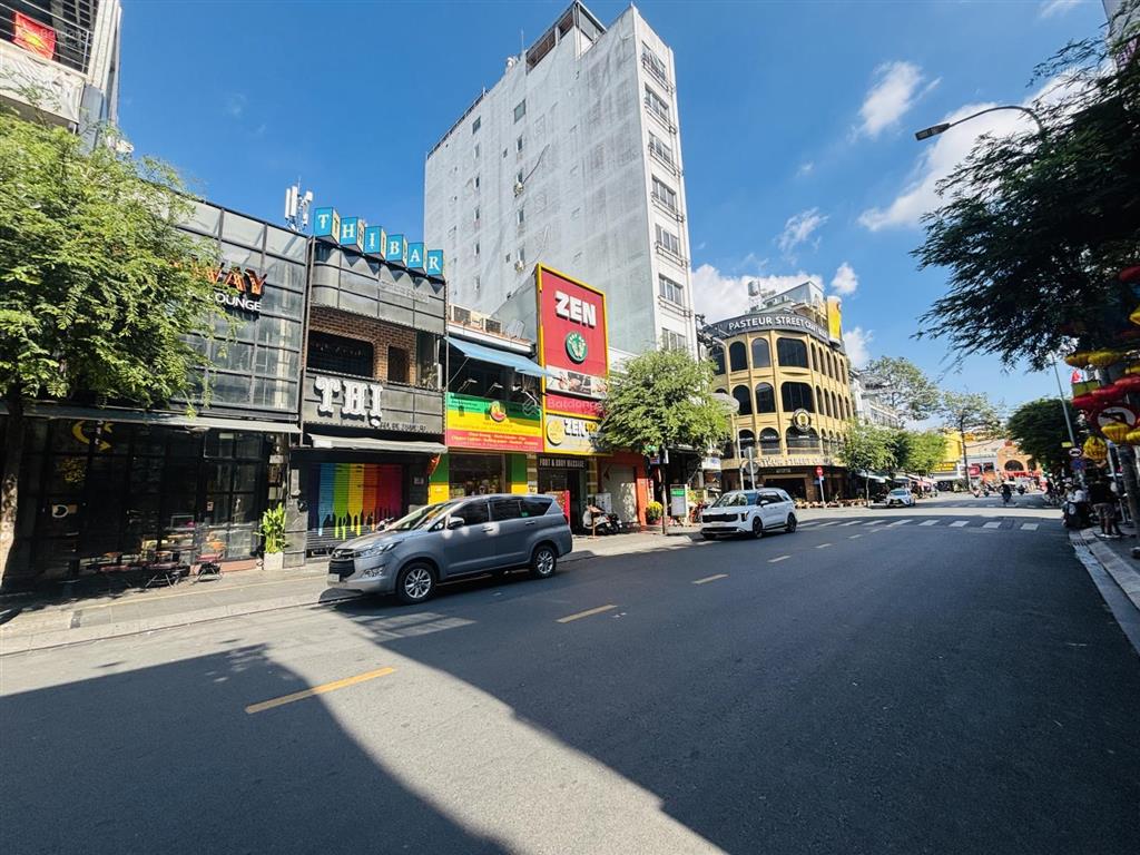 Thật 100%  250 tỷ  cụm 5 căn  mt đường đề thám  dt 405m²  hđt 17.000 usd.