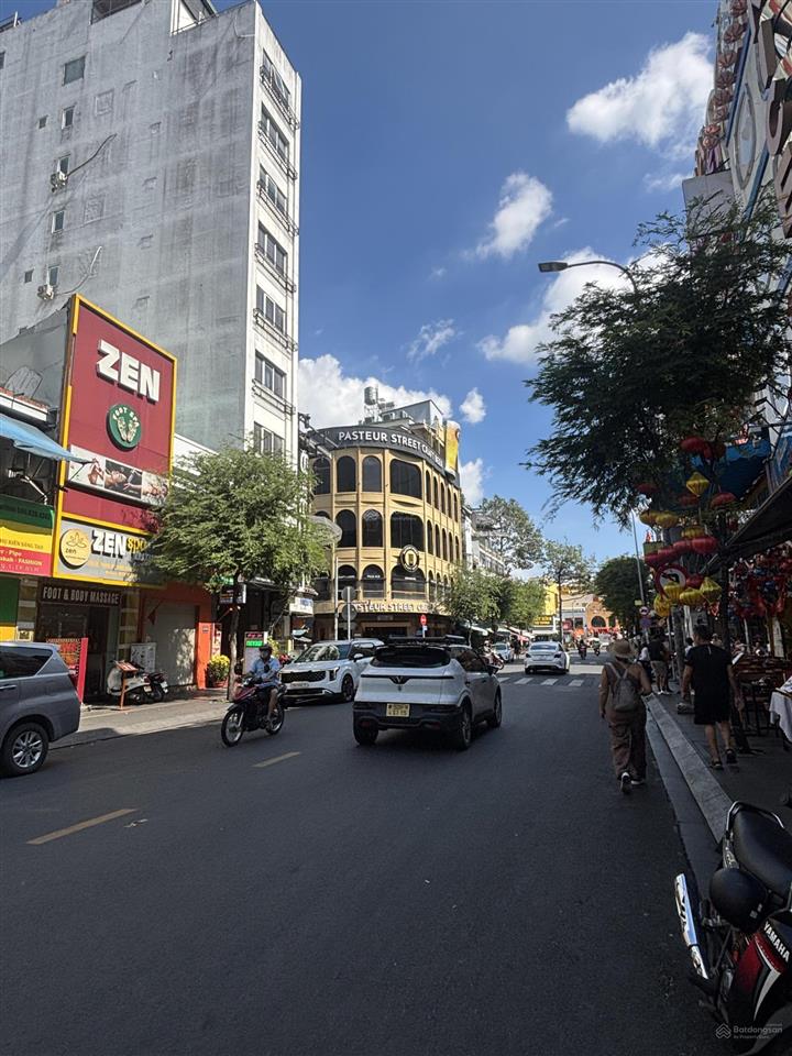 Thật 100%  250 tỷ  cụm 5 căn  mt đường đề thám  dt 405m²  hđt 17.000 usd.