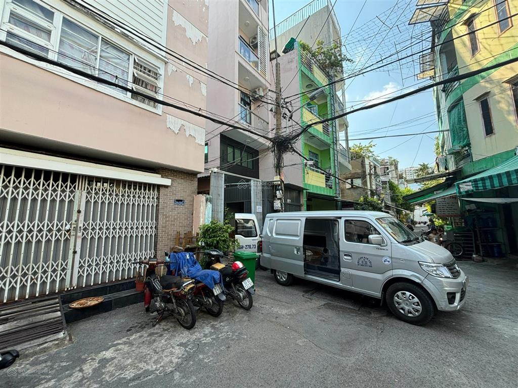 Nhà cũ tiện xây mới. xe hơi vào nhà. dt4x 18 nở hậu 6m, 3 tầng, không lỗi phong thuỷ. định cư...