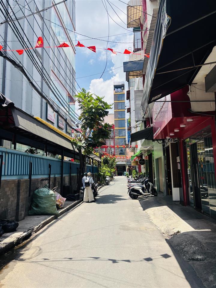 Hẻm rất đẹp sát bên vạn hạnh mall, hẻm cụt an ninh, yên tĩnh, chủ bán đi định cư.