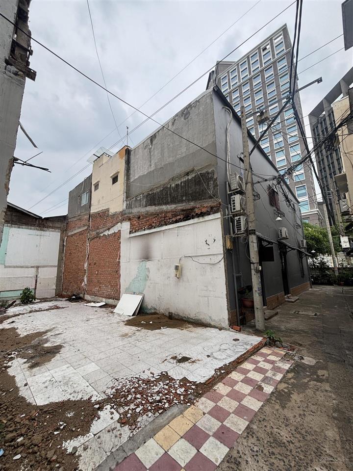 61m² 1 lô đất cực đẹp nằm trong hẻm vip. dt 4.6x15. khu an ninh, yên tĩnh dân trí cao. q.1.