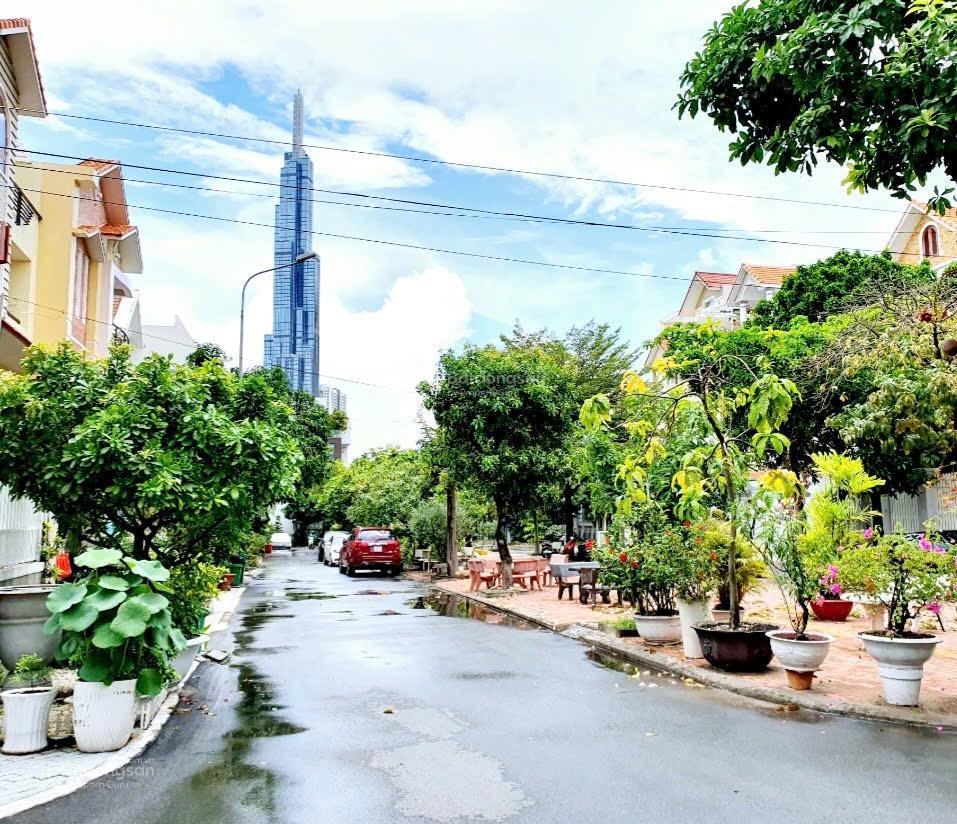 Biệt thự compound 300m2  cực đẹp  cực riêng biệt  chú nhà dễ thương thiện chí bán. ngay q.2.