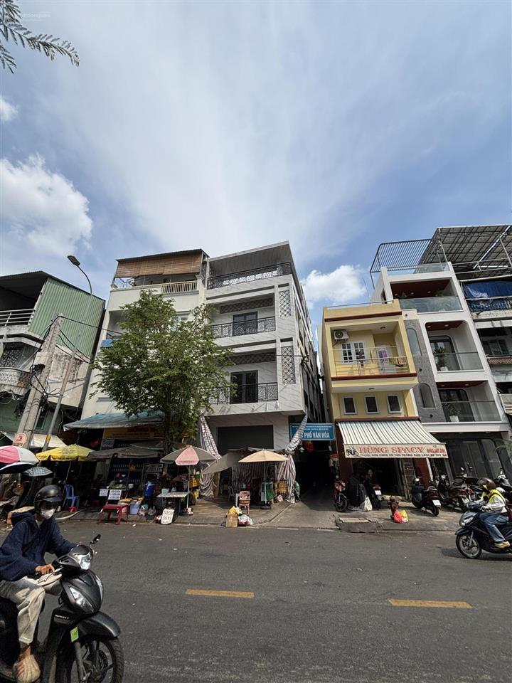 Căn góc 2 mặt tiền  thích hợp cho thuê cửa hàng tiện lợi, kinh doanh mua bán ngay trung tâm.