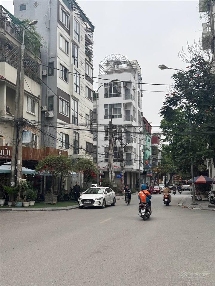 Chị gái gửi bán căn nhà mặt phố hà cầu hà đông, phân lô, vỉa hè rộng, 3 ô tô tránh đỗ, giá 11,6 tỷ