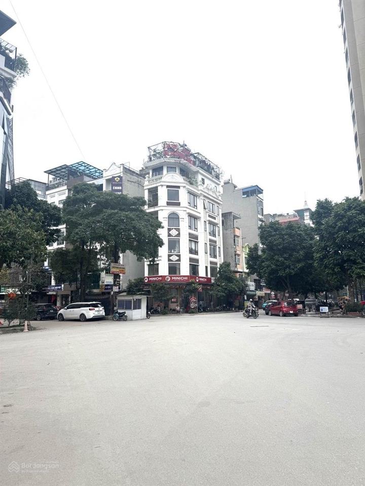 Nhà đẹp phân lô 3 ô tô kđt văn khê, 45m x 5 tầng giá 14 tỷ, khu dân trí cao, chủ mới về ở ngay.
